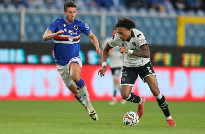 Jalen Blesa guardato da Oliver Abildgaard nel match vinto dal Cesena a Marassi dopo la prima sosta (foto Rega) Jalen Blesa guardato da Oliver Abildgaard nel match vinto dal Cesena a Marassi dopo la prima sosta (foto Rega)