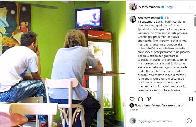 La foto di Cesare Cremonini e Andrea Capoti a Cesena l’11 settembre 2001 nel post di oggi con la foto di Gianmaria Zanotti La foto di Cesare Cremonini e Andrea Capoti a Cesena l’11 settembre 2001 nel post di oggi con la foto di Gianmaria Zanotti