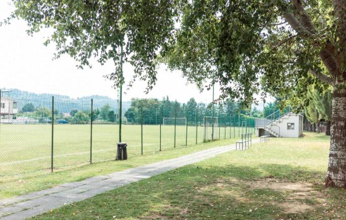 Il campo da calcio a 11 del centro sportivo di Villarco Il campo da calcio a 11 del centro sportivo di Villarco