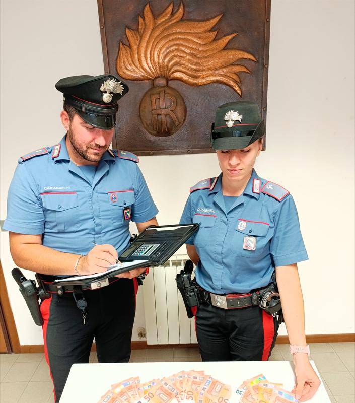 “Pago in contanti”: 29enne beccata con 20 banconote false da 50 euro a Massa Lombarda “Pago in contanti”: 29enne beccata con 20 banconote false da 50 euro a Massa Lombarda