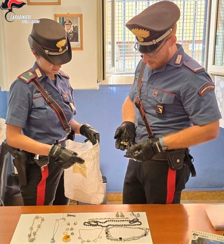 Forlì, truffa del finto Carabiniere a Tredozio: due denunce Forlì, truffa del finto Carabiniere a Tredozio: due denunce