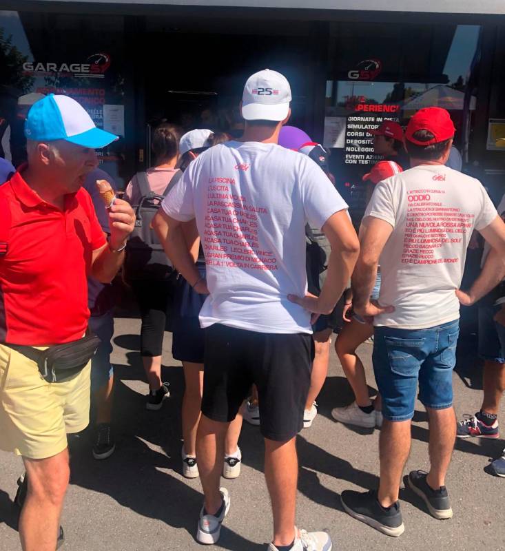 MotoGp, “Pecco, ho promesso alla mamma che farò il bagnetto con la tua saponetta”: sole e tanto pubblico a Misano VIDEO GALLERY MotoGp, “Pecco, ho promesso alla mamma che farò il bagnetto con la tua saponetta”: sole e tanto pubblico a Misano VIDEO GALLERY
