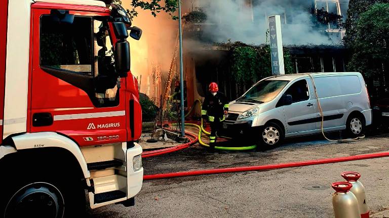 Cattolica. Fiamme all’ex hotel Hawaii Cattolica. Fiamme all’ex hotel Hawaii