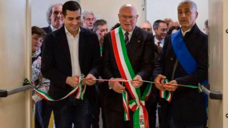 Da sinistra, il presidente della Regione De Pascale, il sindaco Casadei e il presidente della Provincia Sadegholvaad al taglio del nastro Da sinistra, il presidente della Regione De Pascale, il sindaco Casadei e il presidente della Provincia Sadegholvaad al taglio del nastro