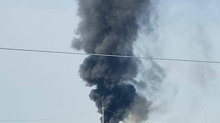 Ravenna. Cumulo di stracci va a fuoco, incendio devasta un capannone Ravenna. Cumulo di stracci va a fuoco, incendio devasta un capannone