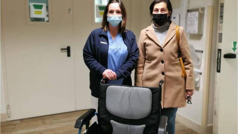 Donata una carrozzina all'Ortopedia dell'ospedale Bufalini, in ricordo di Emanuele Magnani Donata una carrozzina all'Ortopedia dell'ospedale Bufalini, in ricordo di Emanuele Magnani
