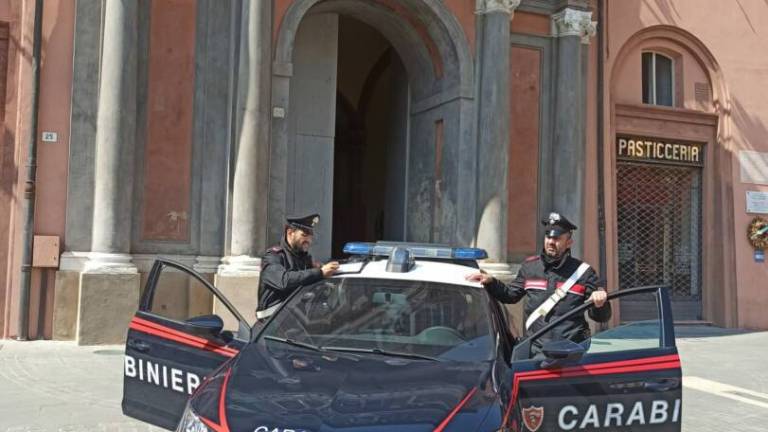 Chiama il 112: Ho fame. Le mogli dei carabinieri cucinano per lui Chiama il 112: Ho fame. Le mogli dei carabinieri cucinano per lui