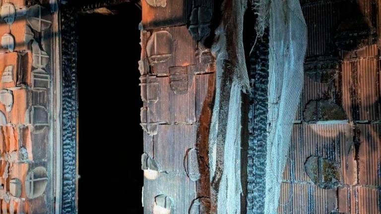 Imola, incendio nella notte in un appartamento in via Beccaria 4 persone intossicate e 10 sfollati Imola, incendio nella notte in un appartamento in via Beccaria 4 persone intossicate e 10 sfollati