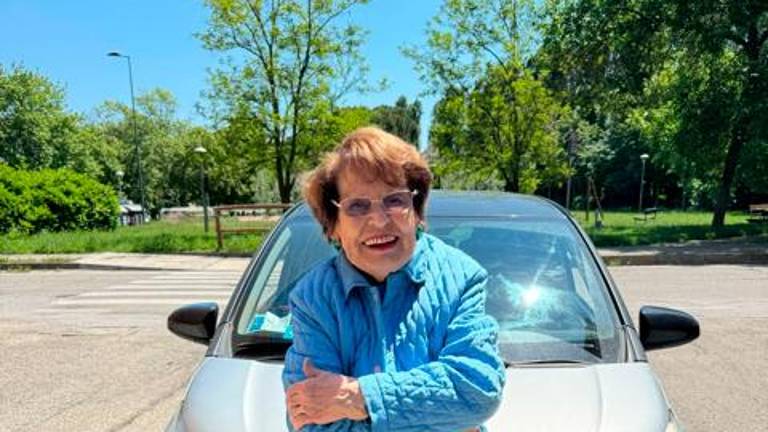 Ebe con la sua auto Ebe con la sua auto