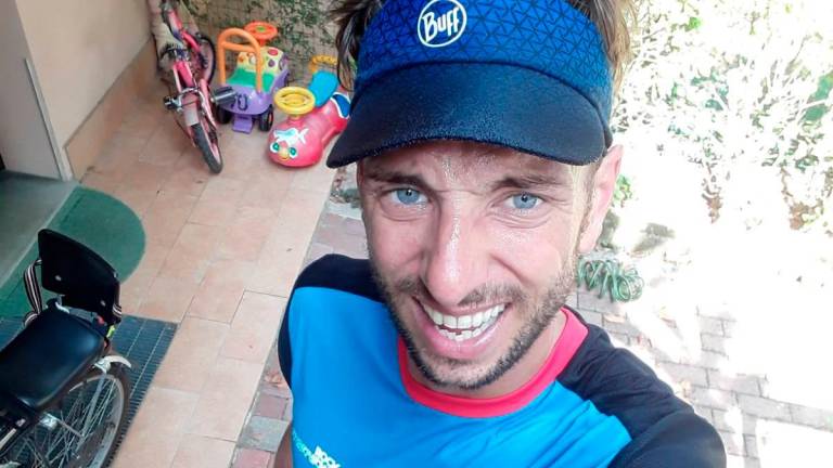 Alluvione in Romagna un anno dopo, Massimo col suo surf salvò 9 persone a Faenza: «Ho agito d’istinto tra buio e corrente» Alluvione in Romagna un anno dopo, Massimo col suo surf salvò 9 persone a Faenza: «Ho agito d’istinto tra buio e corrente»