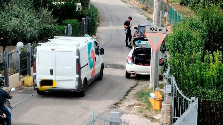 Via Solara e l’intervento della polizia locale Via Solara e l’intervento della polizia locale