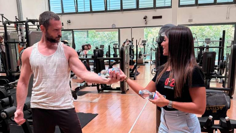 “Troppo caldo in palestra? L’acqua è omaggio e restiamo aperti fino a mezzanotte” “Troppo caldo in palestra? L’acqua è omaggio e restiamo aperti fino a mezzanotte”