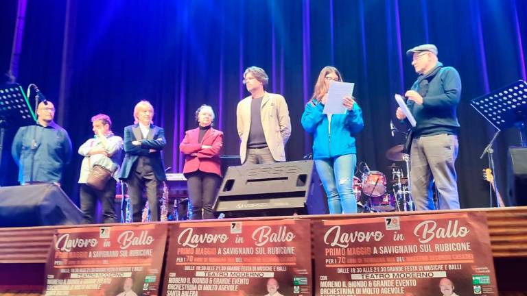 Savignano, Teatro Moderno strapieno per il “Primo maggio del lavoro in ballo” - Gallery Savignano, Teatro Moderno strapieno per il “Primo maggio del lavoro in ballo” - Gallery