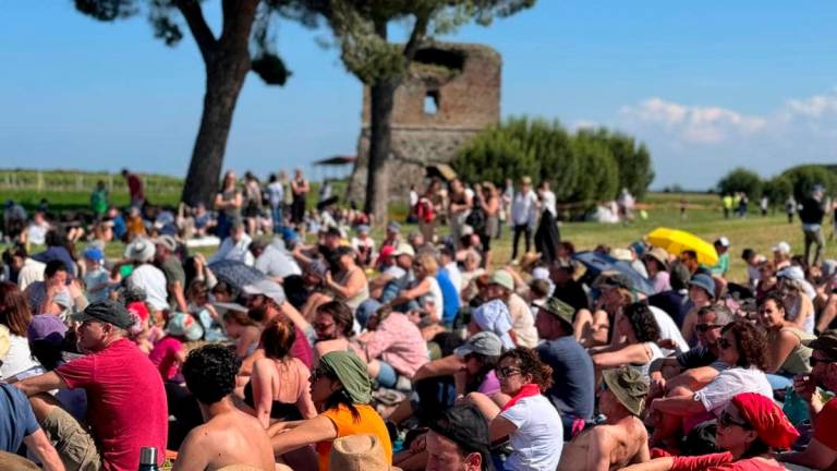 Ravenna, in 8mila al concerto di Daniele Silvestri per Romagna in Fiore: “E non c’era una cartaccia per terra” - Gallery Ravenna, in 8mila al concerto di Daniele Silvestri per Romagna in Fiore: “E non c’era una cartaccia per terra” - Gallery