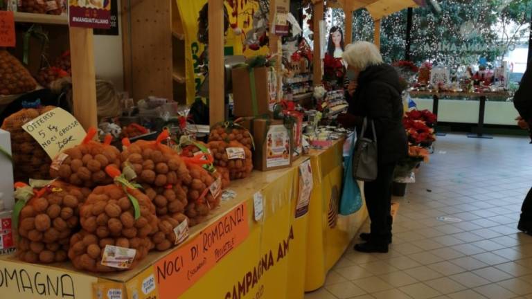 Forlì, anche il Babbo Natale contadino al Mercato di Campagna Amica Forlì, anche il Babbo Natale contadino al Mercato di Campagna Amica