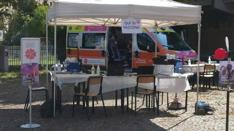 Sono 267 le vaccinazioni della clinica mobile nelle scuole e nei mercati di Forlì Sono 267 le vaccinazioni della clinica mobile nelle scuole e nei mercati di Forlì