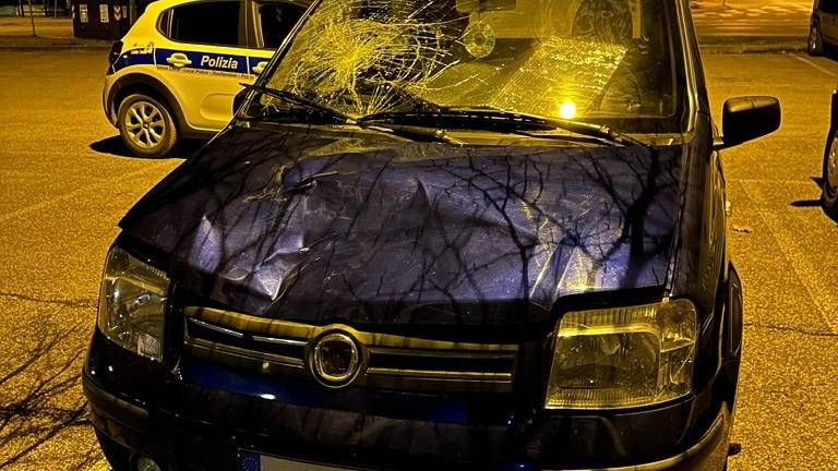 Investe e uccide 70enne a Castel San Pietro, poi si allontana. Denunciato un 20enne pirata della strada Investe e uccide 70enne a Castel San Pietro, poi si allontana. Denunciato un 20enne pirata della strada