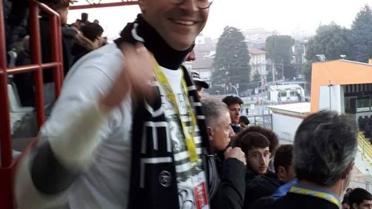 Calcio C, Cesena: Aiello presidente-ultras. Prima della gara offre la birra ai tifosi Calcio C, Cesena: Aiello presidente-ultras. Prima della gara offre la birra ai tifosi