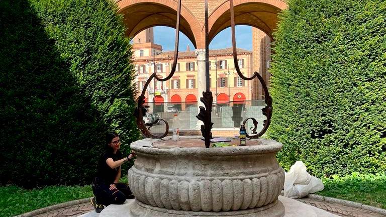 Forlì. Chiostro di San Mercuriale: ripulito il pozzo e recuperate le figure delle lunette Forlì. Chiostro di San Mercuriale: ripulito il pozzo e recuperate le figure delle lunette
