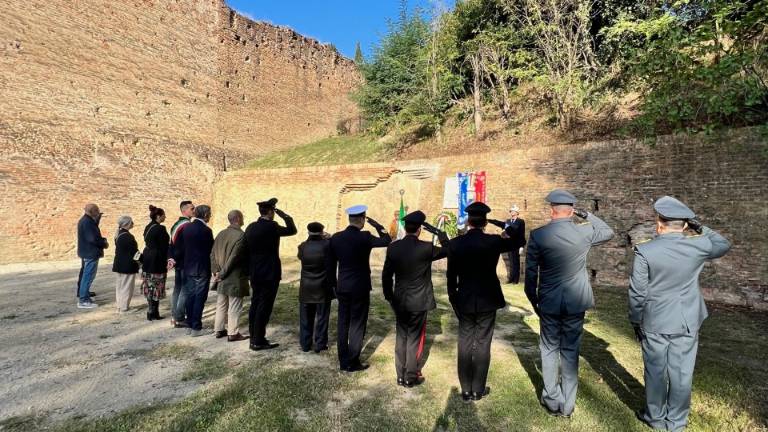 Corone di alloro e messa: Cesenatico celebra il 78° anniversario della liberazione Corone di alloro e messa: Cesenatico celebra il 78° anniversario della liberazione