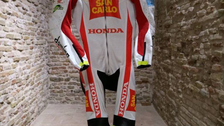 MotoGp. A Rimini la Wall of fame con moto e tute dei campioni MotoGp. A Rimini la Wall of fame con moto e tute dei campioni