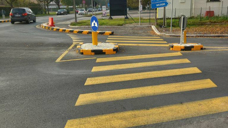 Forlì, le nuove rotonde di viale Bologna penalizzano i ciclisti. L'assessore: Vanno adeguate Forlì, le nuove rotonde di viale Bologna penalizzano i ciclisti. L'assessore: Vanno adeguate