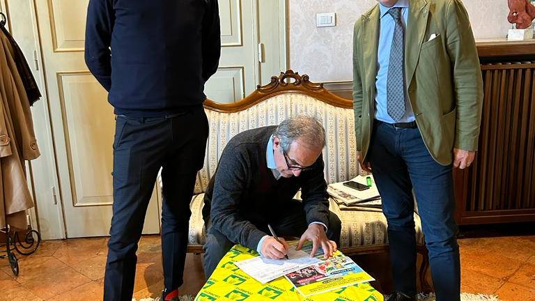 Forlì, cibo sintetico: il sindaco firma la petizione Coldiretti Forlì, cibo sintetico: il sindaco firma la petizione Coldiretti