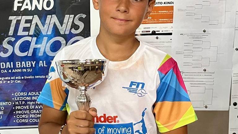 Tennis, Tombari vince il torneo Kinder di Fano Tennis, Tombari vince il torneo Kinder di Fano