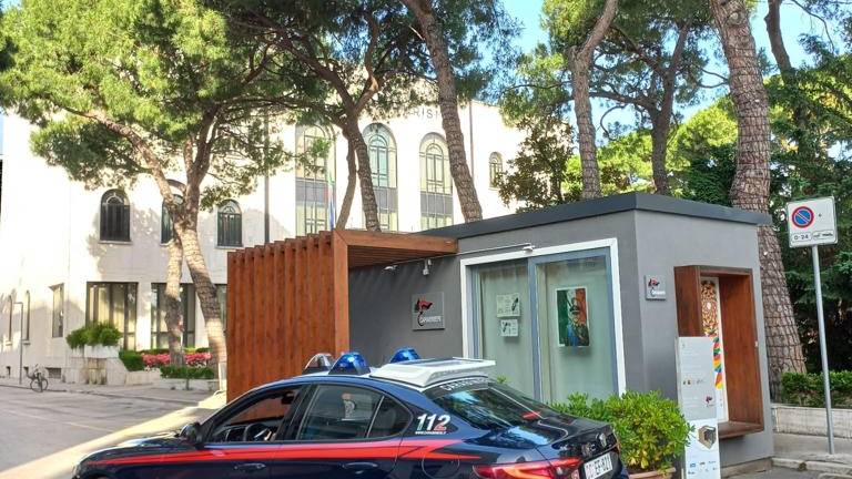 Riccione. Assaltano giovani turisti per rapinarli: quattro arrestati, tre sono minorenni Riccione. Assaltano giovani turisti per rapinarli: quattro arrestati, tre sono minorenni