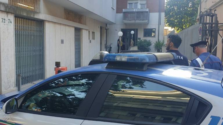 Rimini. Marito e moglie morti in casa, omicidio-suicidio scoperto dal figlio Rimini. Marito e moglie morti in casa, omicidio-suicidio scoperto dal figlio