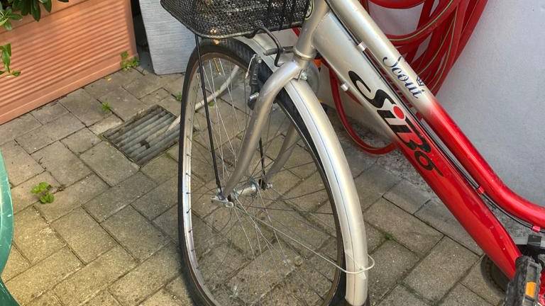 Cesenatico, donna in bici investita da 14enne in monopattino Cesenatico, donna in bici investita da 14enne in monopattino