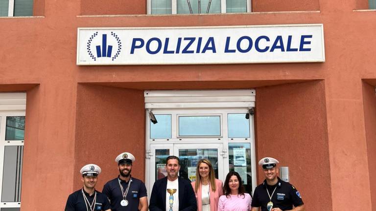 Campionati nuoto Aspmi, premiata la Polizia locale di Riccione Campionati nuoto Aspmi, premiata la Polizia locale di Riccione