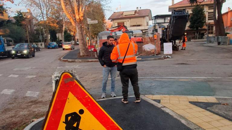 Riccione. Nuove reti dell’acquedotto e nuovi asfalti e parcheggio riqualificato: partiti i lavori nel quartiere di San Lorenzo Riccione. Nuove reti dell’acquedotto e nuovi asfalti e parcheggio riqualificato: partiti i lavori nel quartiere di San Lorenzo
