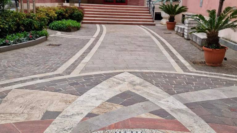 Riccione. Impianti di condizionamento troppo rumorosi, il Comune finisce in tribunale Riccione. Impianti di condizionamento troppo rumorosi, il Comune finisce in tribunale