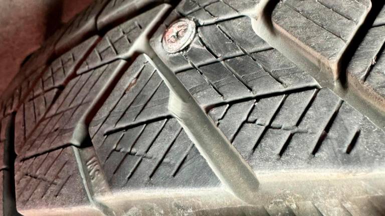 Cesena: il vandalo dei chiodi di via San Cristoforo stavolta ha rallentato i soccorsi sanitari Cesena: il vandalo dei chiodi di via San Cristoforo stavolta ha rallentato i soccorsi sanitari