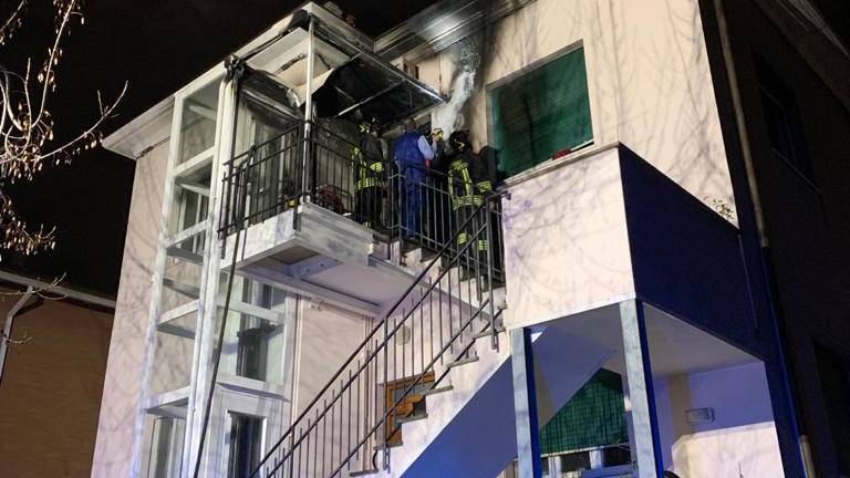 Rimini. Appartamento distrutto da un incendio Rimini. Appartamento distrutto da un incendio