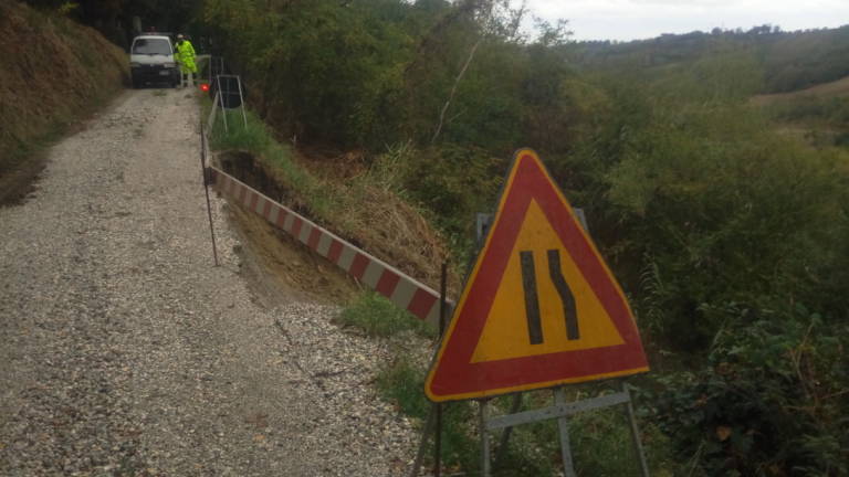 Cesena, il maltempo provoca una frana in via Polignana Cesena, il maltempo provoca una frana in via Polignana