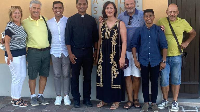 Sogliano, un sacerdote dall'Indonesia rende omaggio a Monsignor Sambi Sogliano, un sacerdote dall'Indonesia rende omaggio a Monsignor Sambi