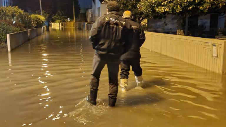 Alluvione. Figliuolo: erogati oggi oltre 37 milioni di euro per il pagamento di interventi urgenti Alluvione. Figliuolo: erogati oggi oltre 37 milioni di euro per il pagamento di interventi urgenti