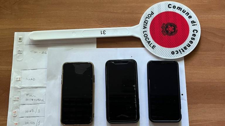 Cesenatico, tre i-Phone rubati in mano a un 19enne Cesenatico, tre i-Phone rubati in mano a un 19enne