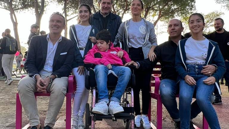 Ravenna, la panchina per Giada è un'occasione di festa Ravenna, la panchina per Giada è un'occasione di festa