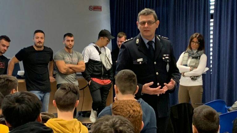 Savignano, lezioni alla scuola media sulle conseguenze della droga Savignano, lezioni alla scuola media sulle conseguenze della droga