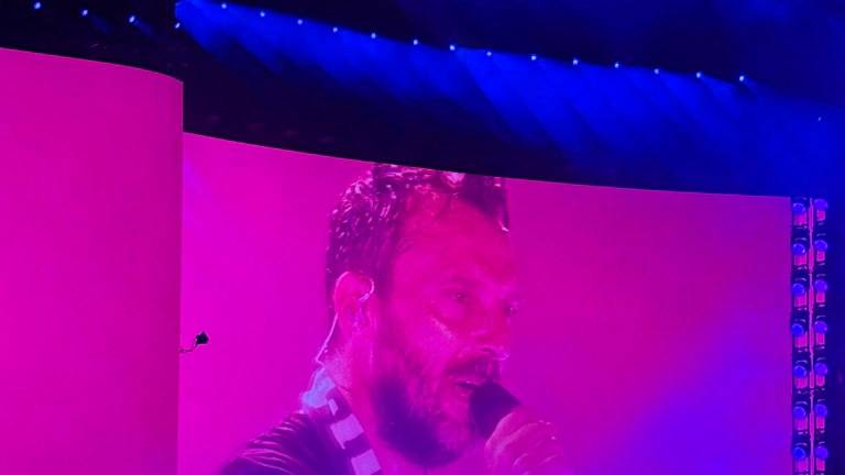 Cremonini con il suo concerto-spettacolo incanta Bologna: il viaggio continua Cremonini con il suo concerto-spettacolo incanta Bologna: il viaggio continua