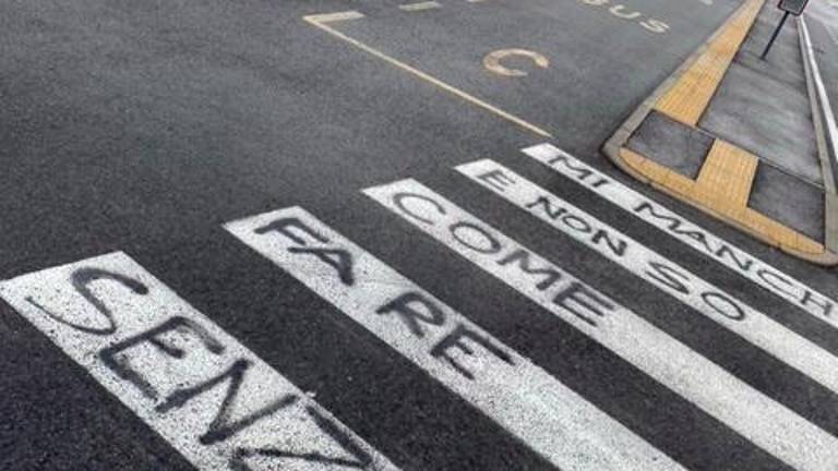 Le strisce pedonali come un quaderno Le strisce pedonali come un quaderno