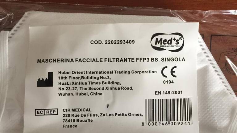 Ravenna, le mascherine in vendita arrivano da Wuhan, l'epicentro del contagio del coronavirus Ravenna, le mascherine in vendita arrivano da Wuhan, l'epicentro del contagio del coronavirus