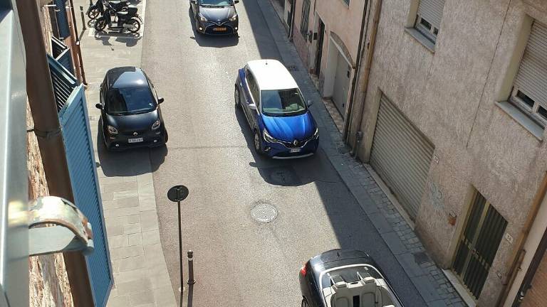 Rimini, la rivolta di via Ducale: da mesi viviamo nel caos e nel traffico Rimini, la rivolta di via Ducale: da mesi viviamo nel caos e nel traffico