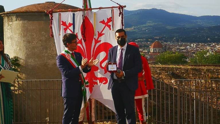 Il Fiorino d'oro di Firenze al sindaco di Ravenna nel nome di Dante Il Fiorino d'oro di Firenze al sindaco di Ravenna nel nome di Dante