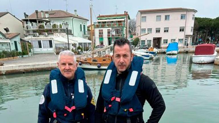 Salvate dalla tavola e liberate a Cesenatico 400 anguille femmina VIDEO Salvate dalla tavola e liberate a Cesenatico 400 anguille femmina VIDEO