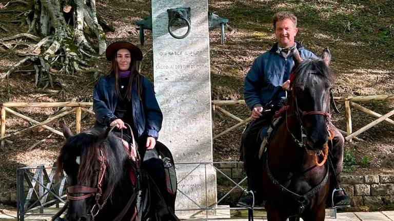 Da Alfero a Roma, in pellegrinaggio a cavallo lungo il Tevere Da Alfero a Roma, in pellegrinaggio a cavallo lungo il Tevere