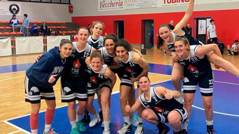 La prima squadra femminile della Nuova Virtus Cesena Basket La prima squadra femminile della Nuova Virtus Cesena Basket